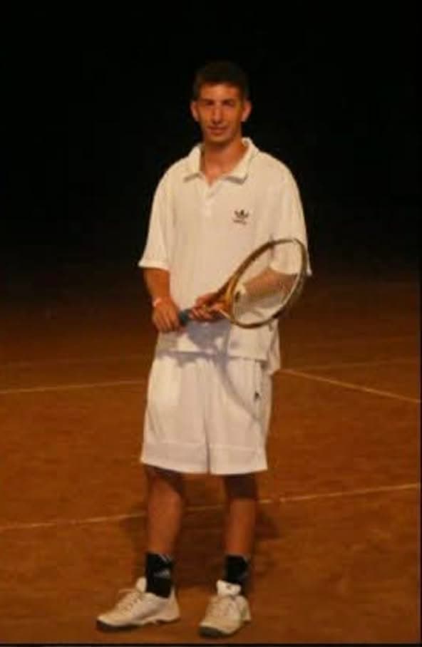Dr. Rábai Dávid teniszezik