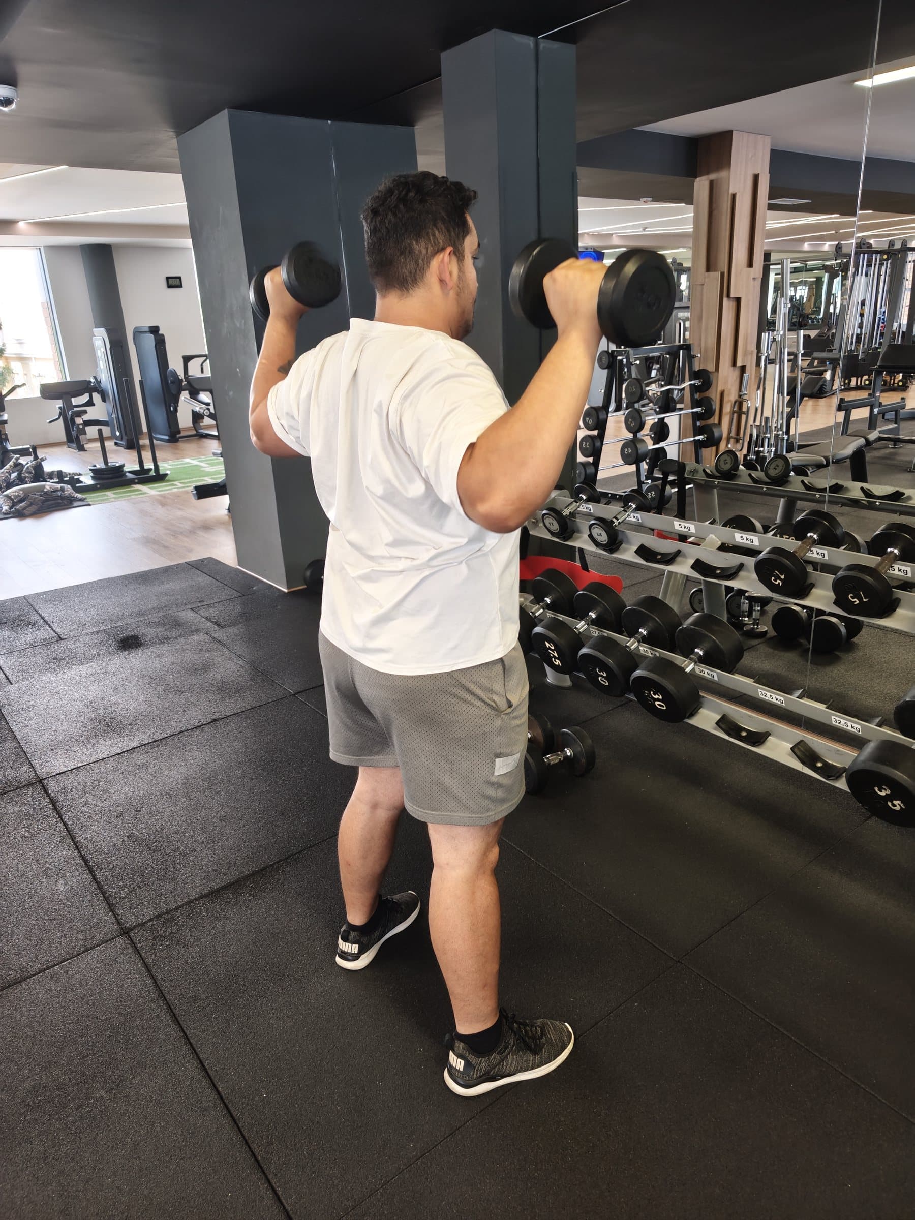 Zsolti edzés közben a Lion Fitnessben